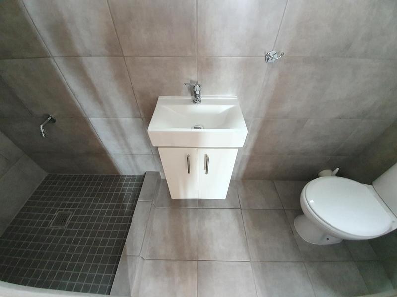 To Let 1 Bedroom Property for Rent in Walmer Estate Western Cape